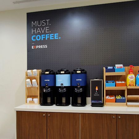 Holiday Inn Express & Suites - Elkhart North By Ihg Εξωτερικό φωτογραφία
